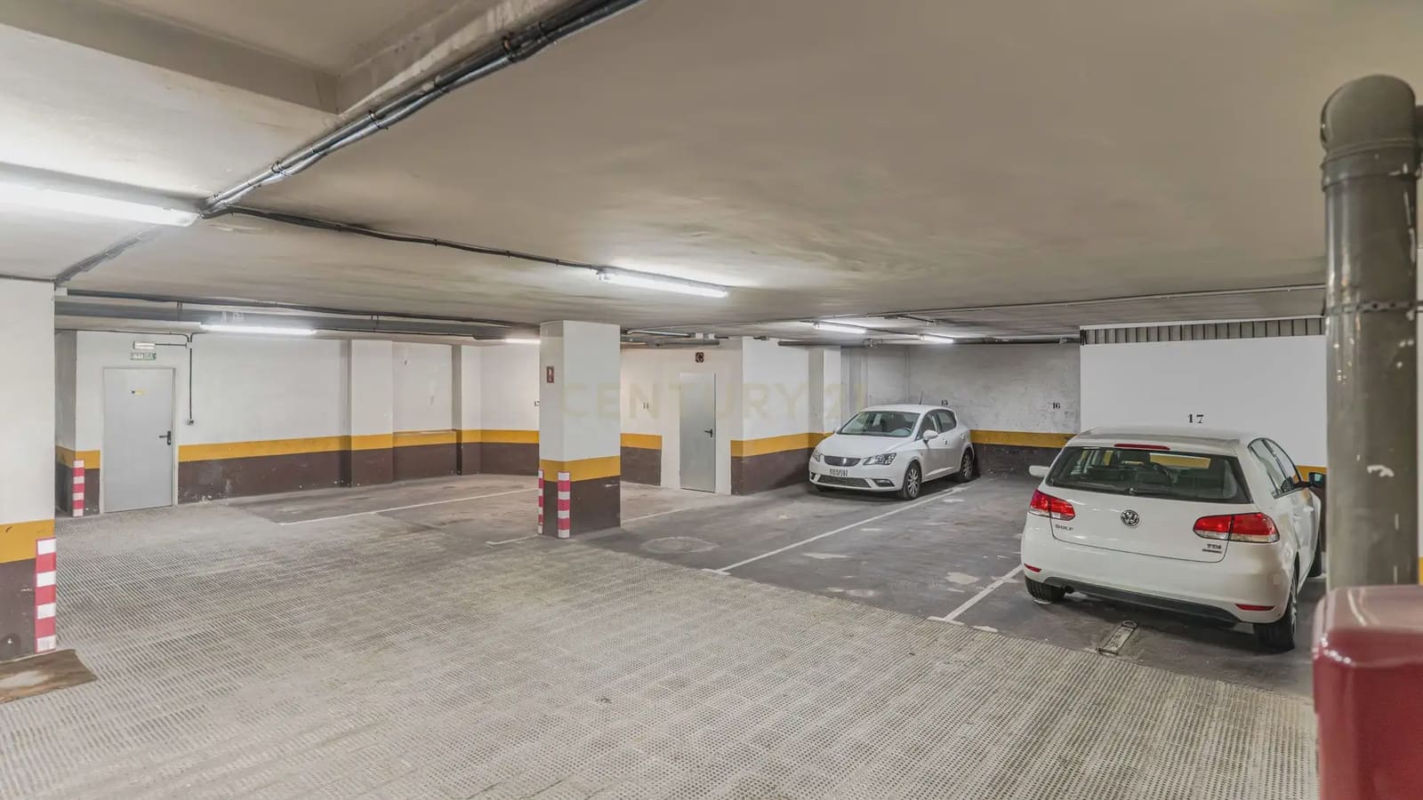 4 bedroom Apartment for sale in Granada city with pool - € 1,680,000 (Ref: 9722677)