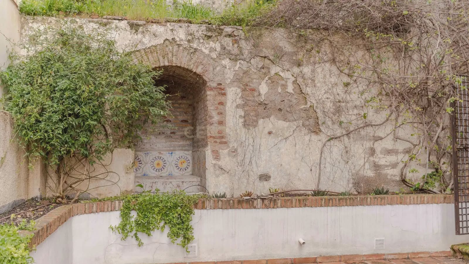 4 bedroom Apartment for sale in Granada city with pool - € 1,680,000 (Ref: 9722677)