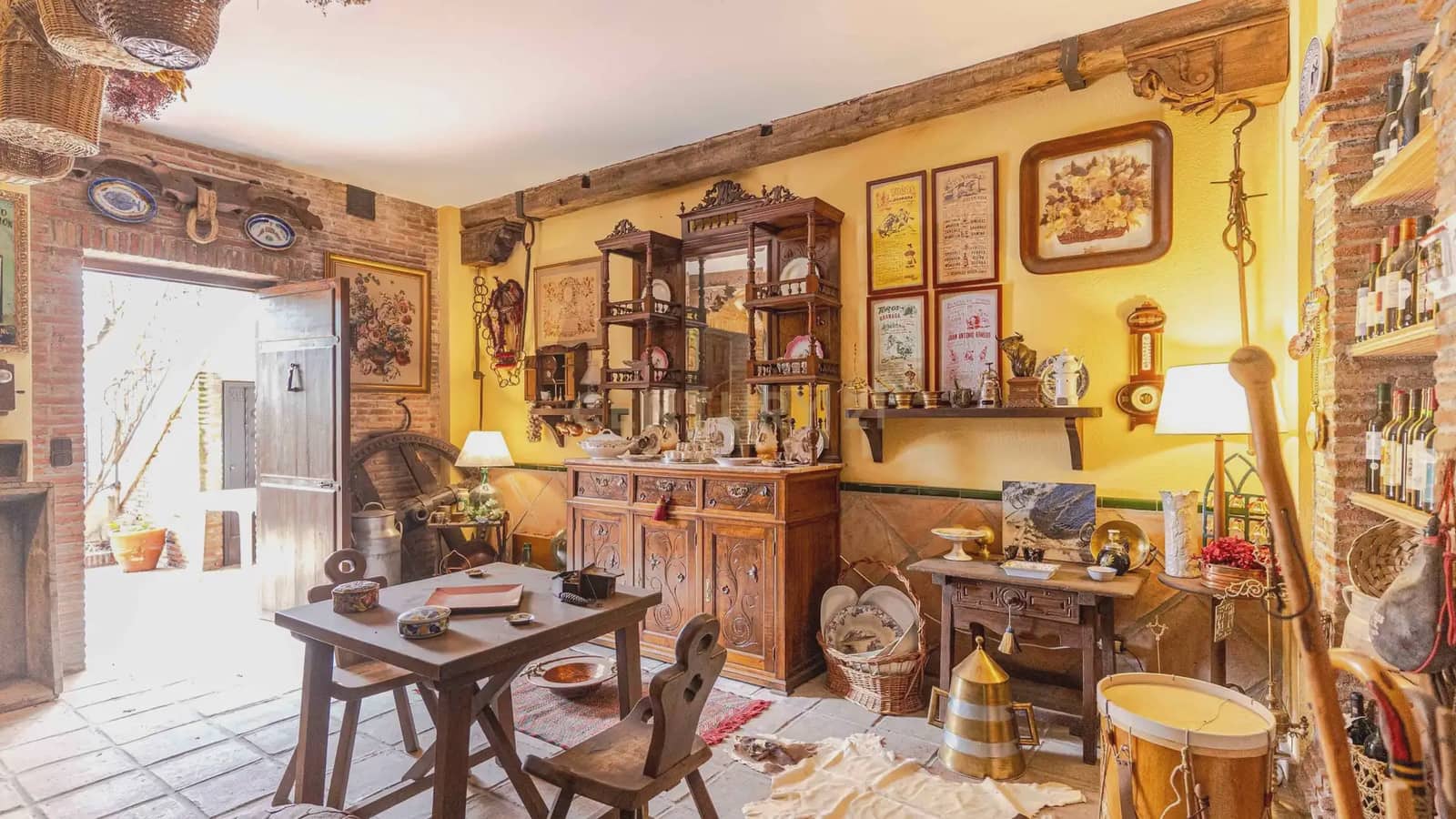 4 bedroom Apartment for sale in Granada city with pool - € 1,680,000 (Ref: 9722677)