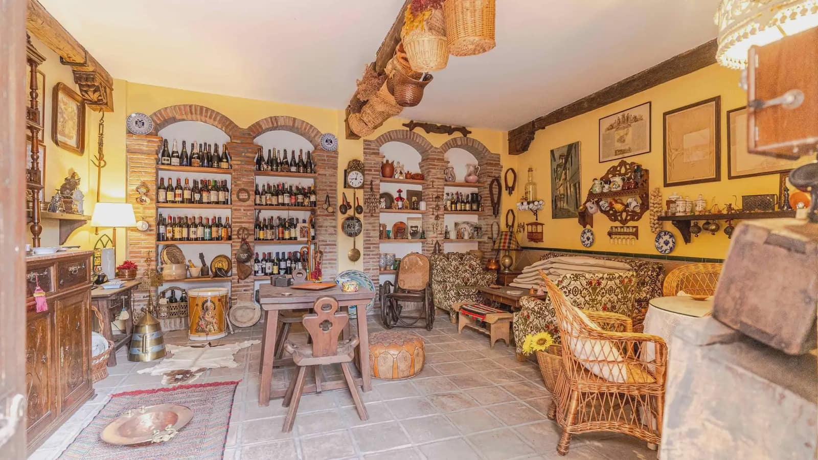 4 bedroom Apartment for sale in Granada city with pool - € 1,680,000 (Ref: 9722677)