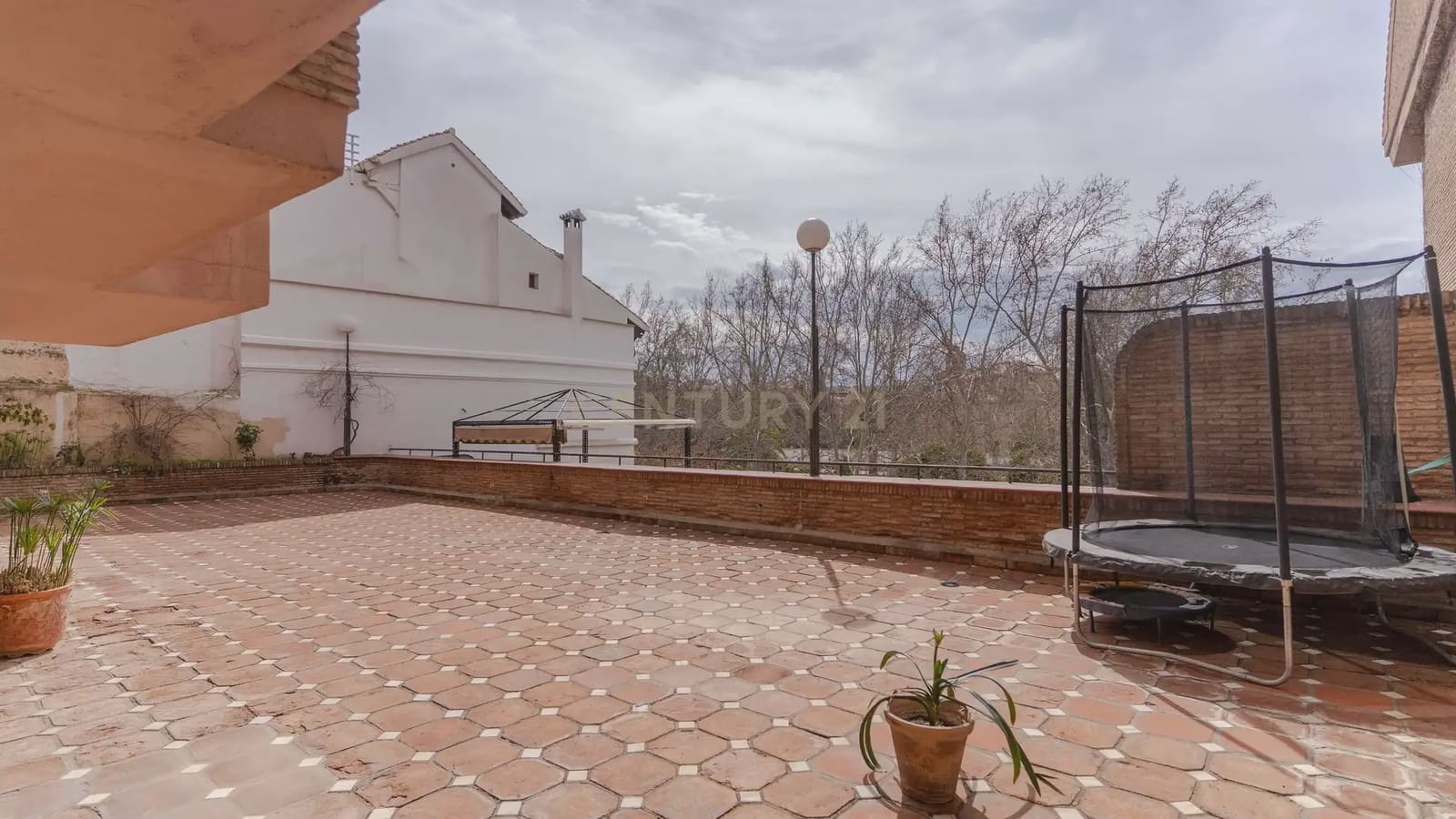 4 bedroom Apartment for sale in Granada city with pool - € 1,680,000 (Ref: 9722677)