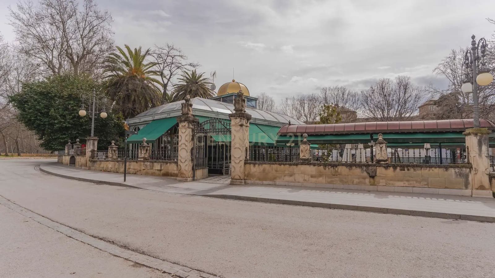 4 bedroom Apartment for sale in Granada city with pool - € 1,680,000 (Ref: 9722677)