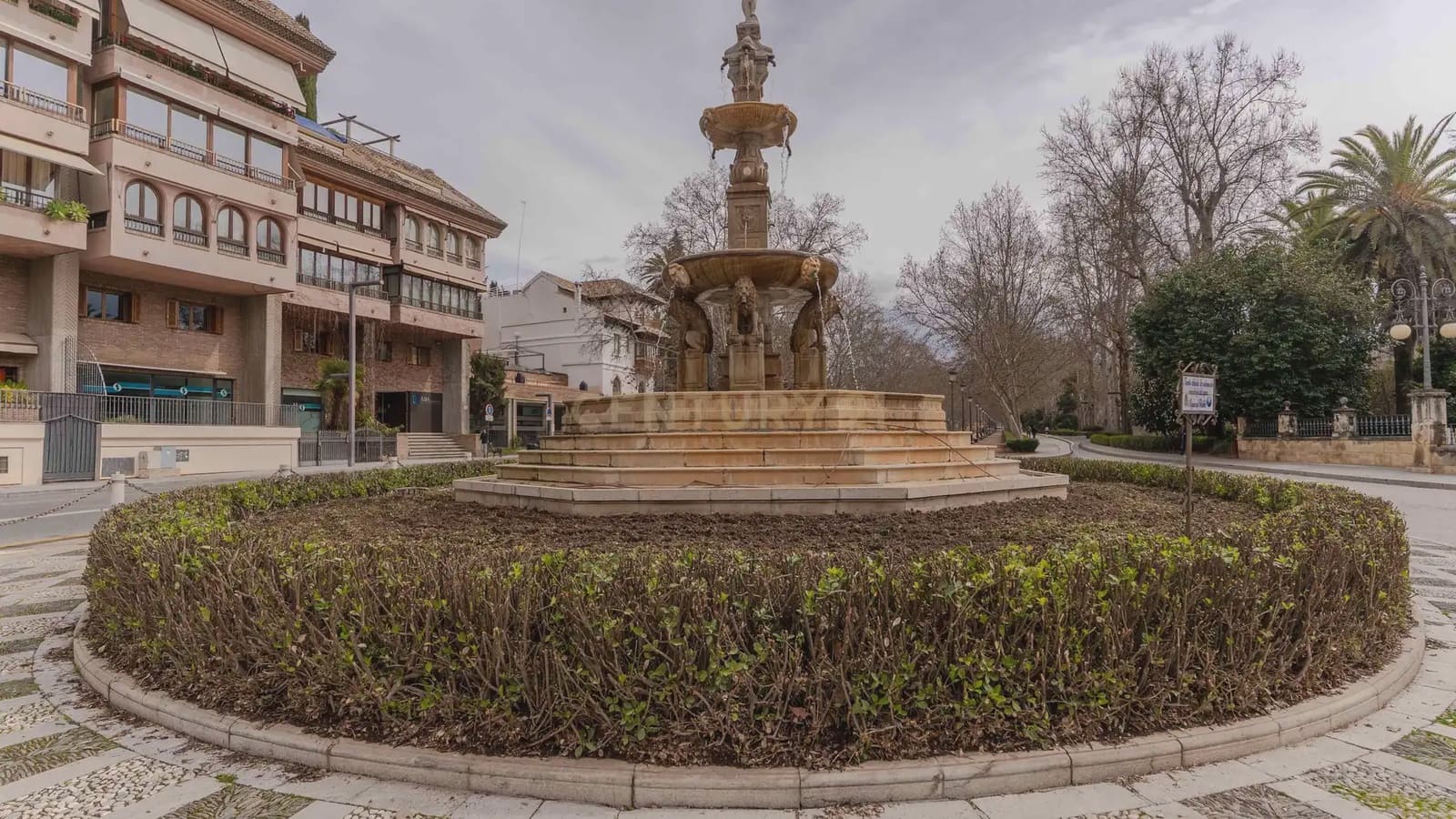 4 bedroom Apartment for sale in Granada city with pool - € 1,680,000 (Ref: 9722677)