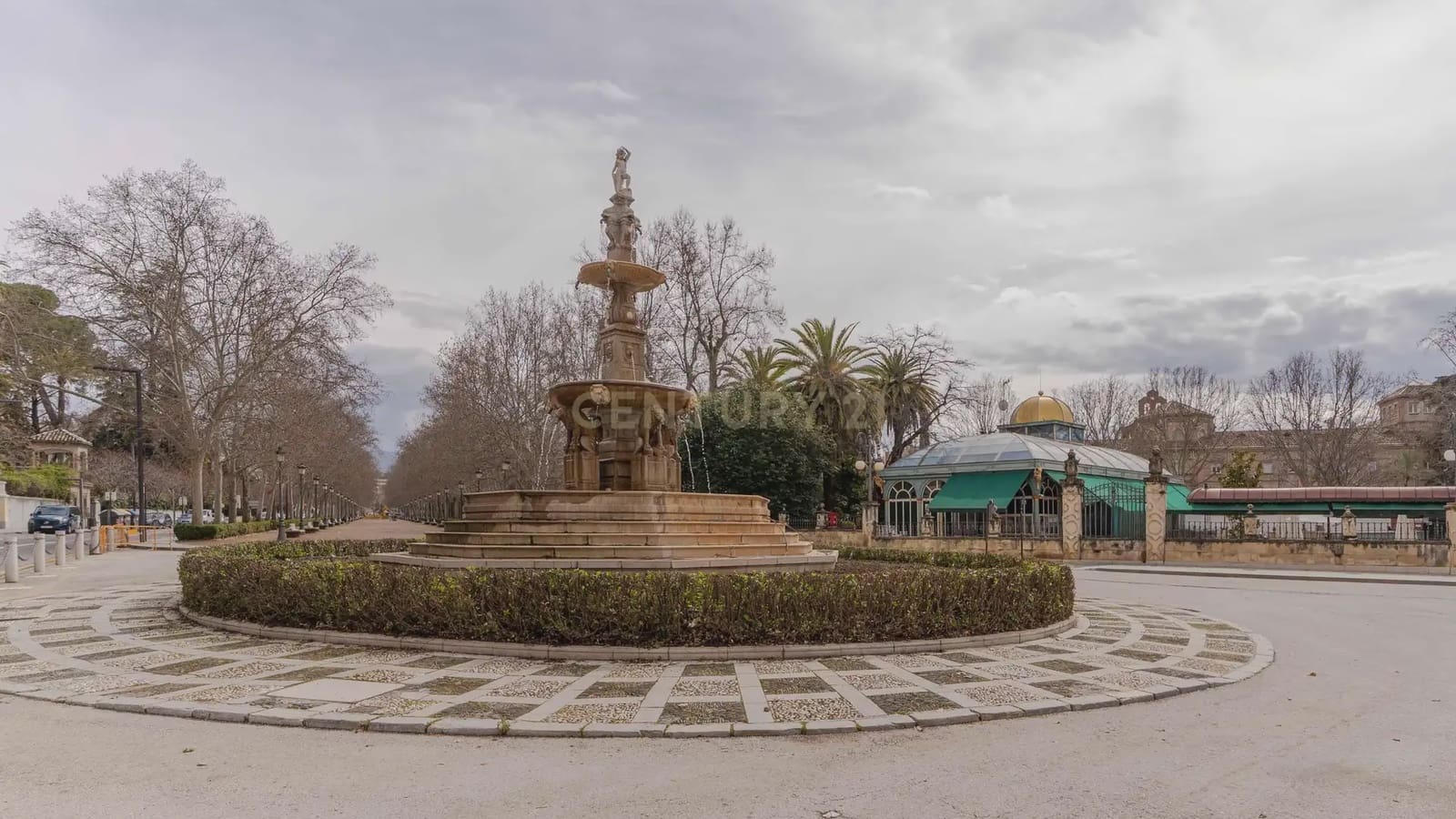 4 bedroom Apartment for sale in Granada city with pool - € 1,680,000 (Ref: 9722677)