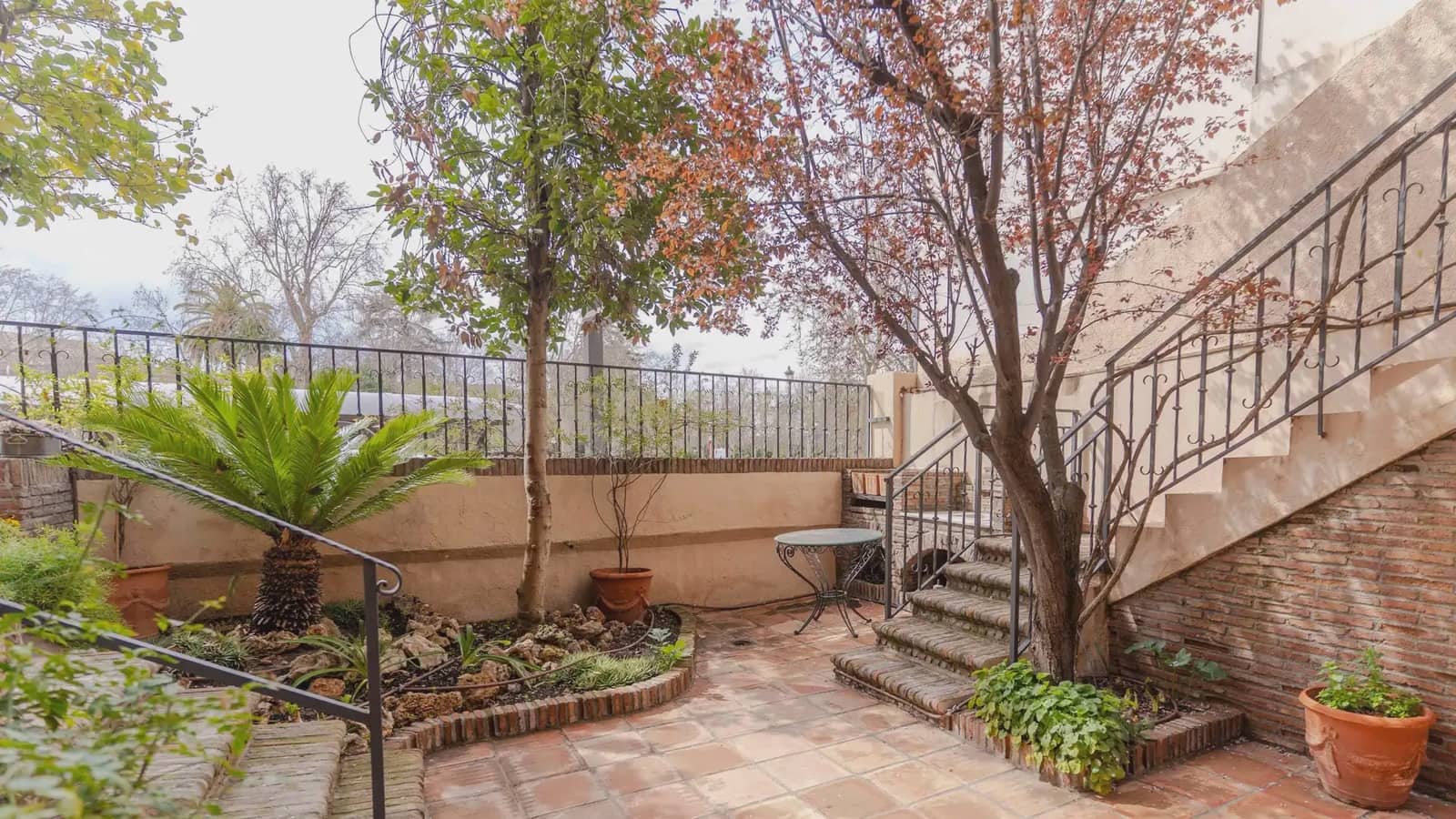 4 bedroom Apartment for sale in Granada city with pool - € 1,680,000 (Ref: 9722677)