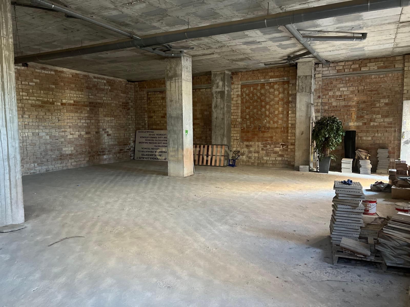 Commercial for rent in Granada city - € 1,200 (Ref: 9723530)