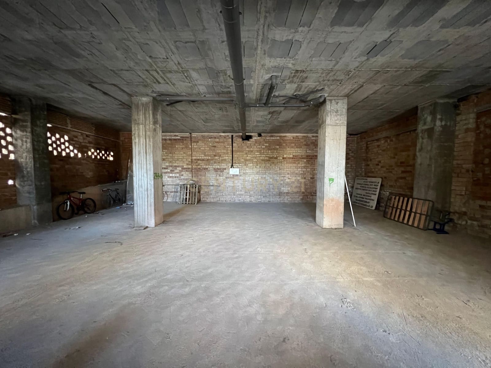 Commercial for rent in Granada city - € 1,200 (Ref: 9723530)