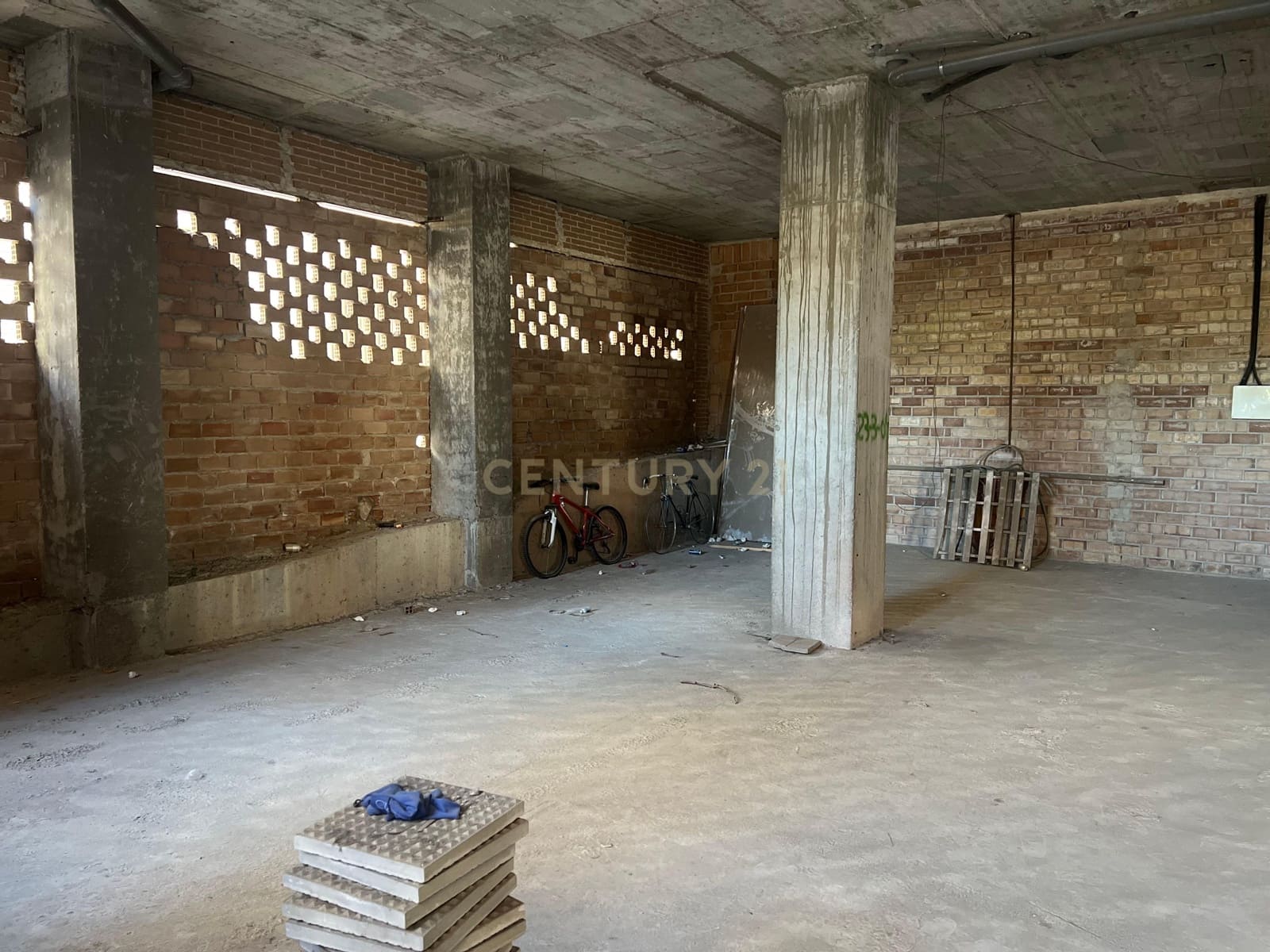 Commercial for rent in Granada city - € 1,200 (Ref: 9723530)
