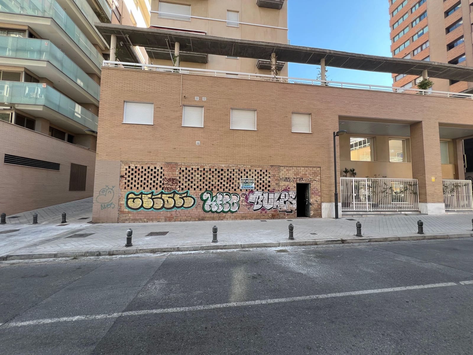 Commercial for rent in Granada city - € 1,200 (Ref: 9723530)