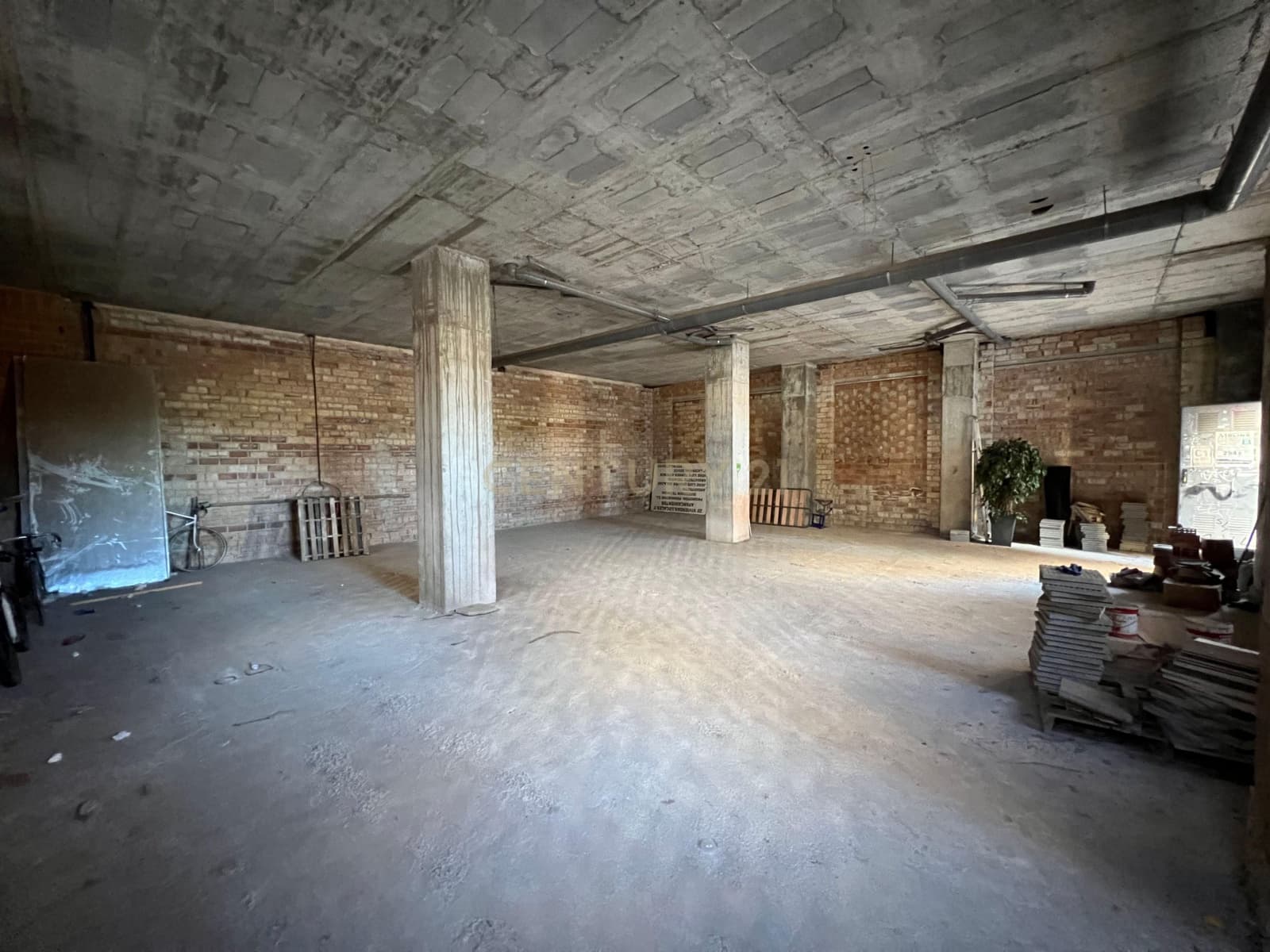 Commercial for rent in Granada city - € 1,200 (Ref: 9723530)