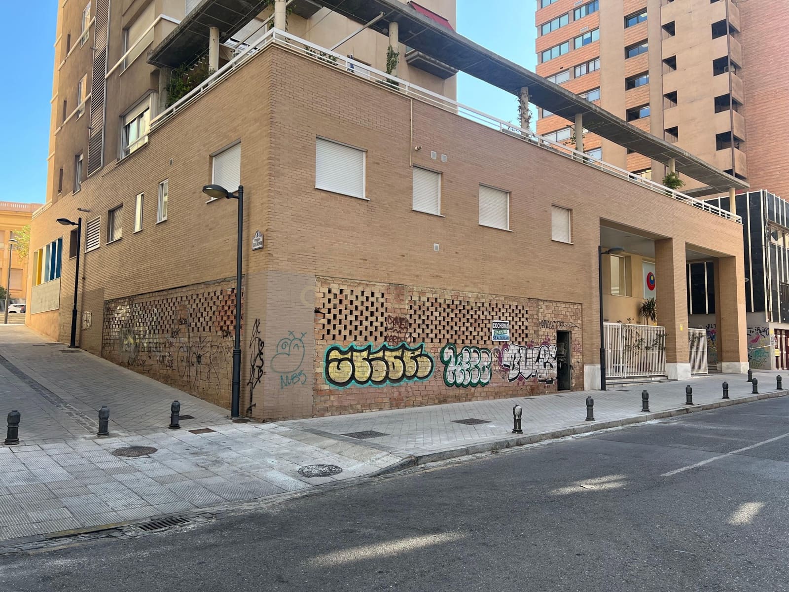 Commercial for rent in Granada city - € 1,200 (Ref: 9723530)