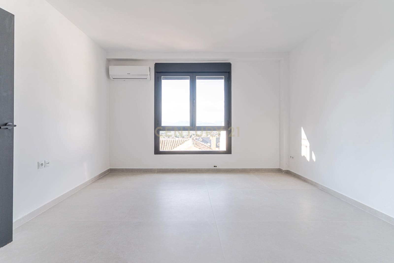 6 bedroom Villa for sale in Monachil - € 345,000 (Ref: 9723531)