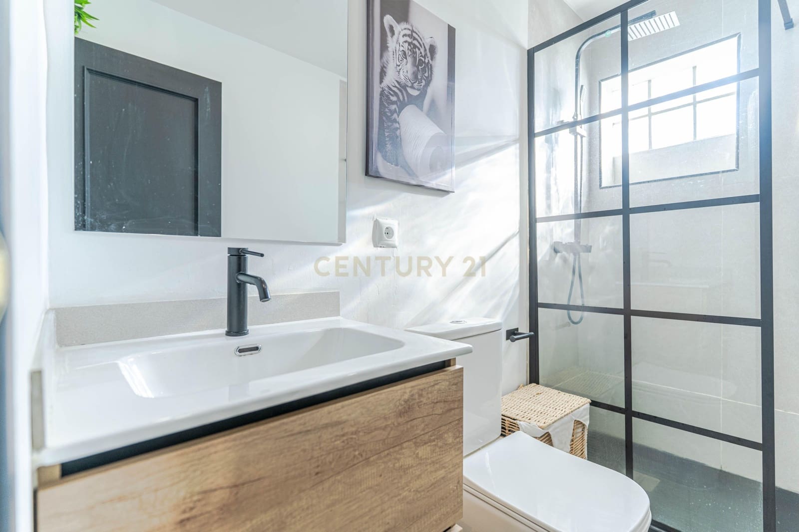 6 bedroom Villa for sale in Monachil - € 345,000 (Ref: 9723531)