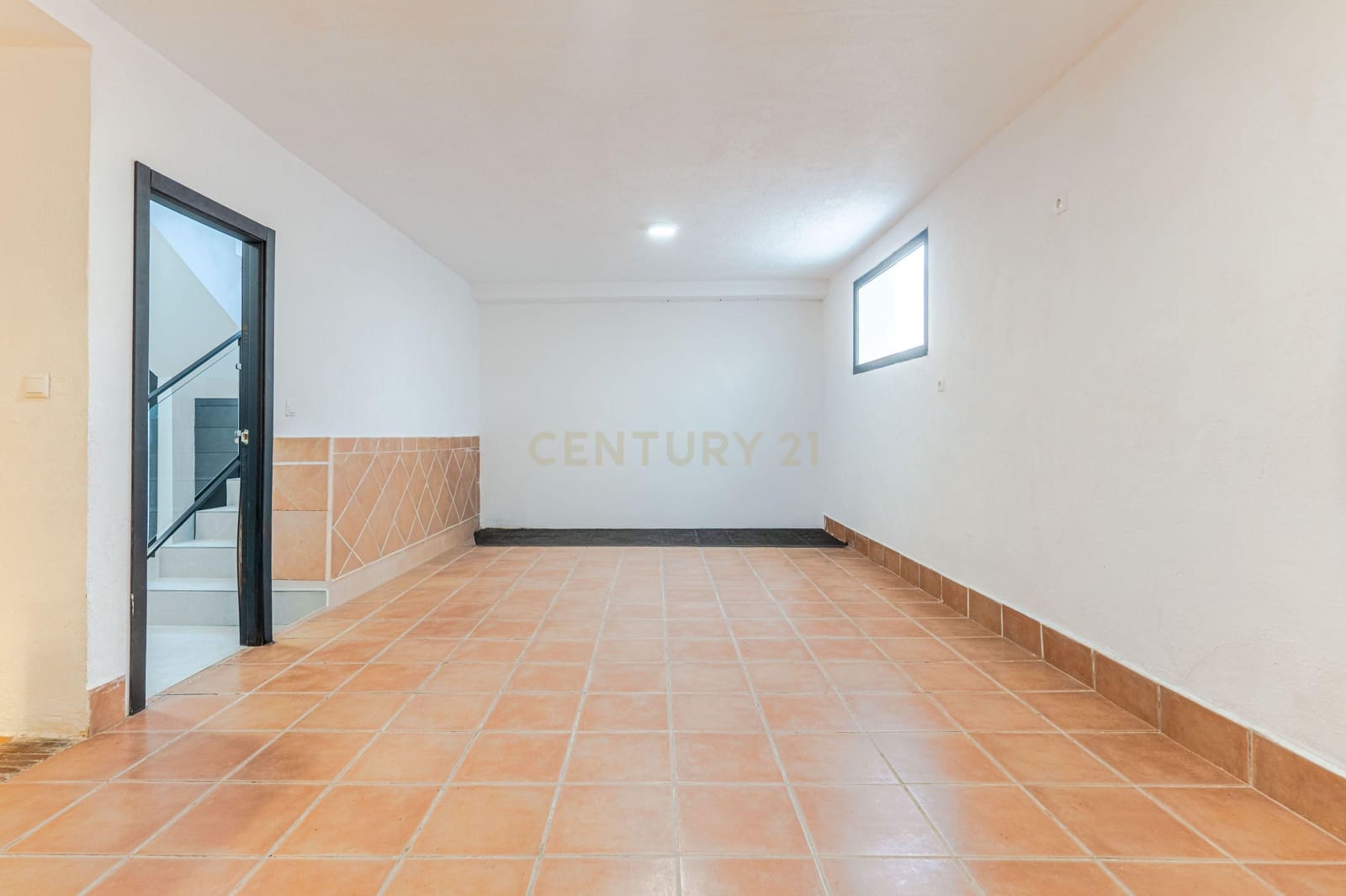 6 bedroom Villa for sale in Monachil - € 345,000 (Ref: 9723531)