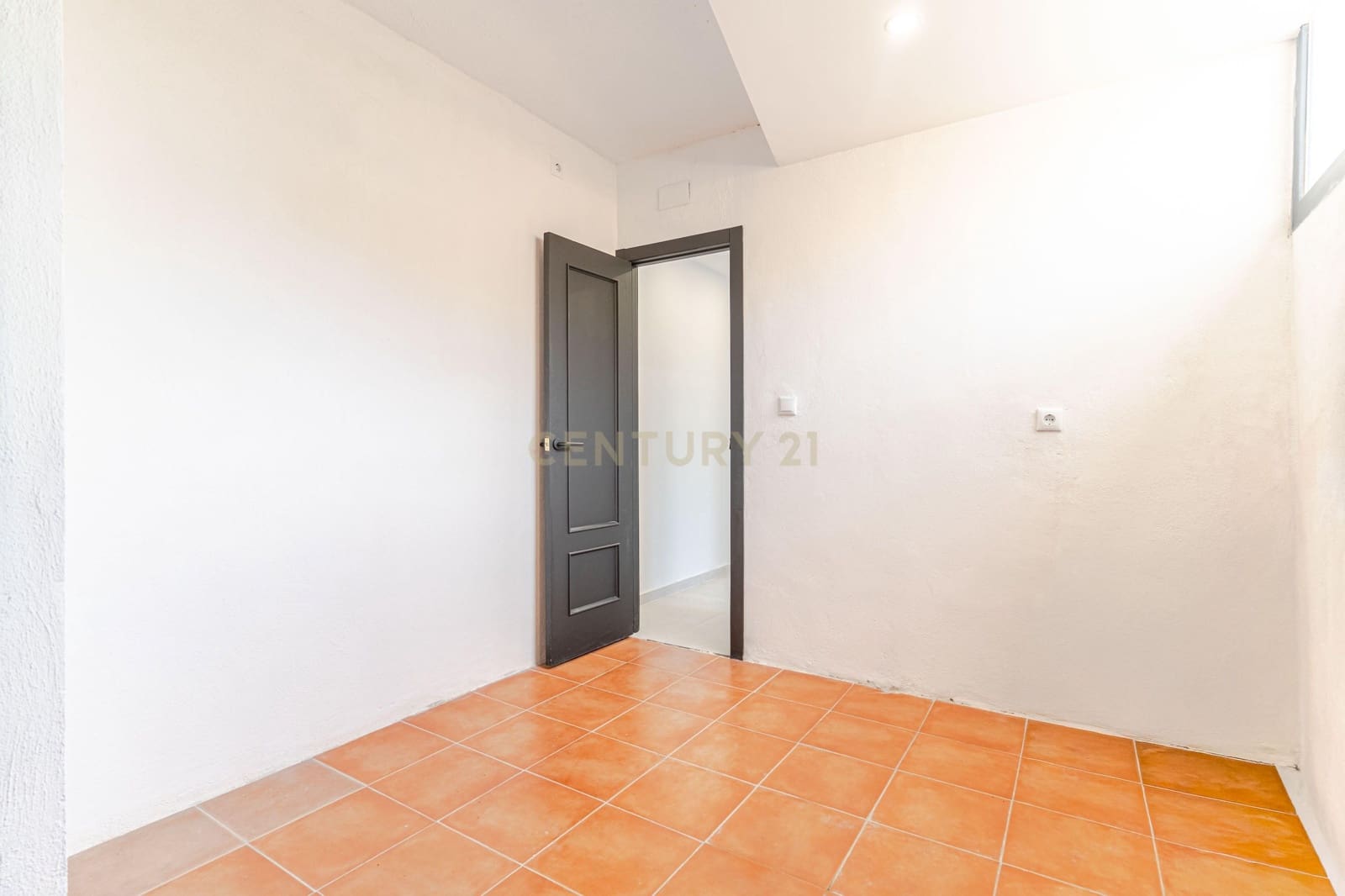 6 bedroom Villa for sale in Monachil - € 345,000 (Ref: 9723531)