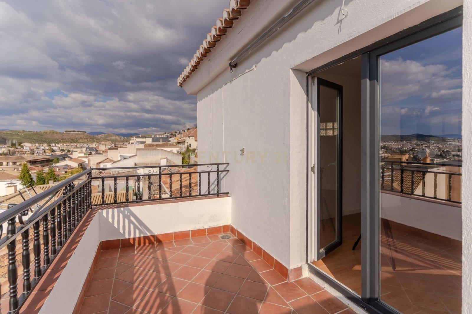 6 bedroom Villa for sale in Monachil - € 345,000 (Ref: 9723531)