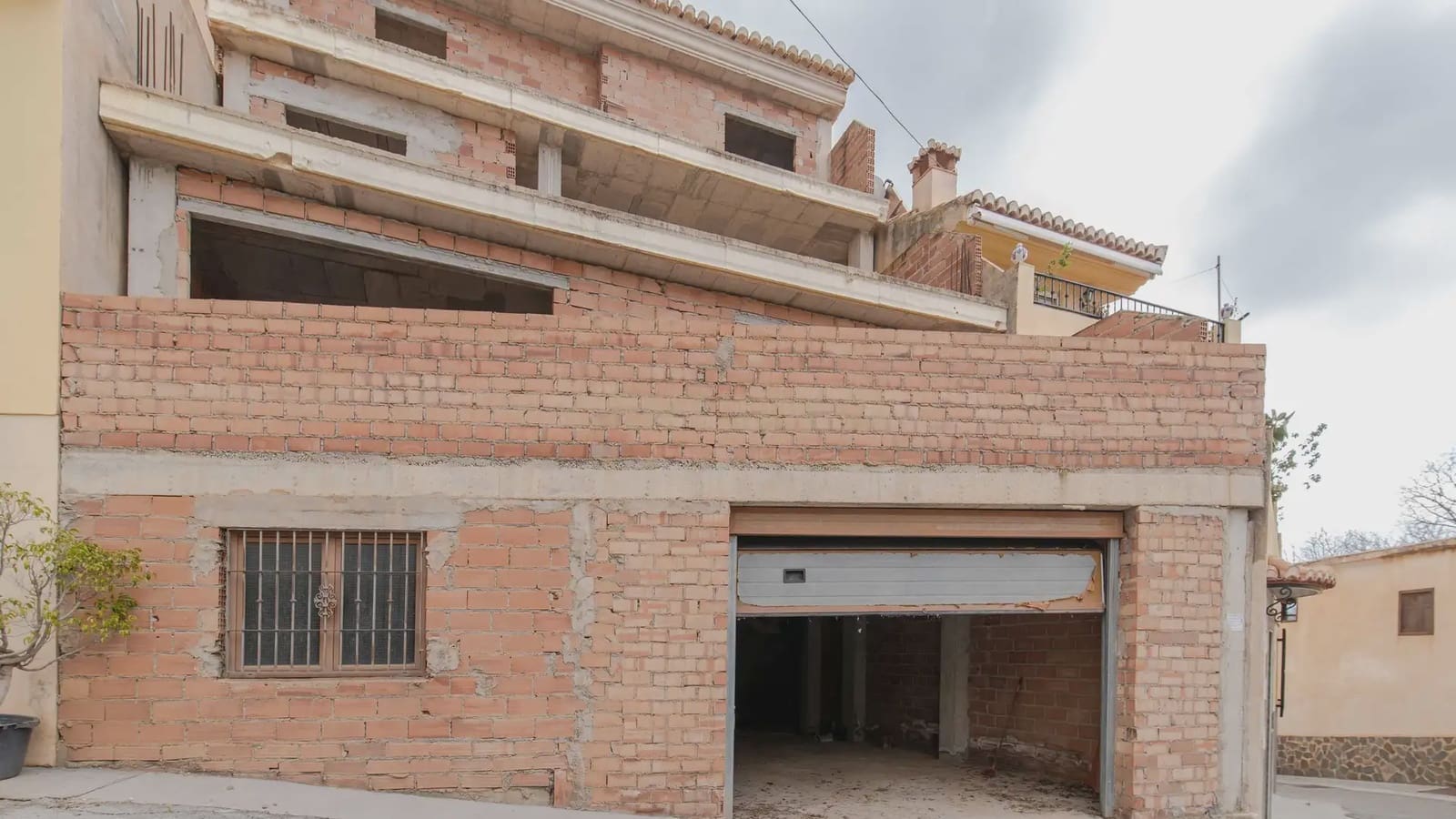 3 bedroom Villa for sale in Lanjaron - € 120,000 (Ref: 9734050)