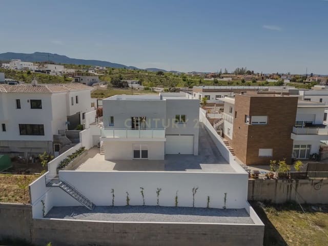 3 soverom Villa til leie i La Zubia med svømmebasseng garasje - € 3 300 (Ref: 9752519)