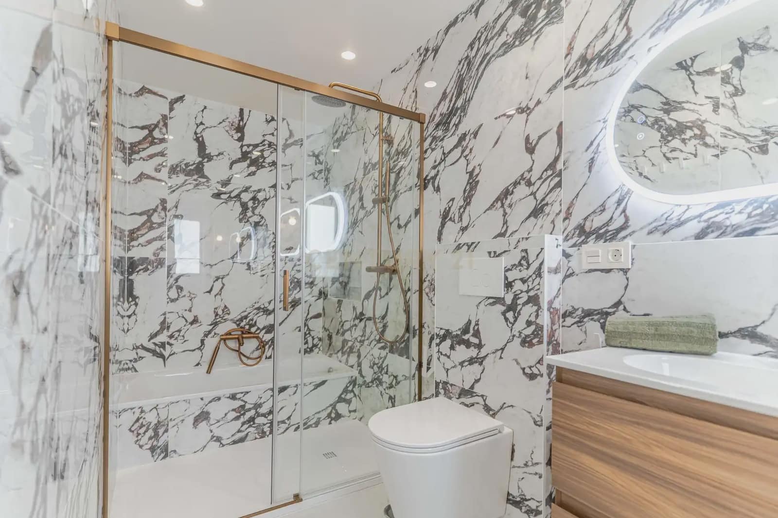 3 soverom Villa til leie i La Zubia med svømmebasseng garasje - € 3 300 (Ref: 9752519)