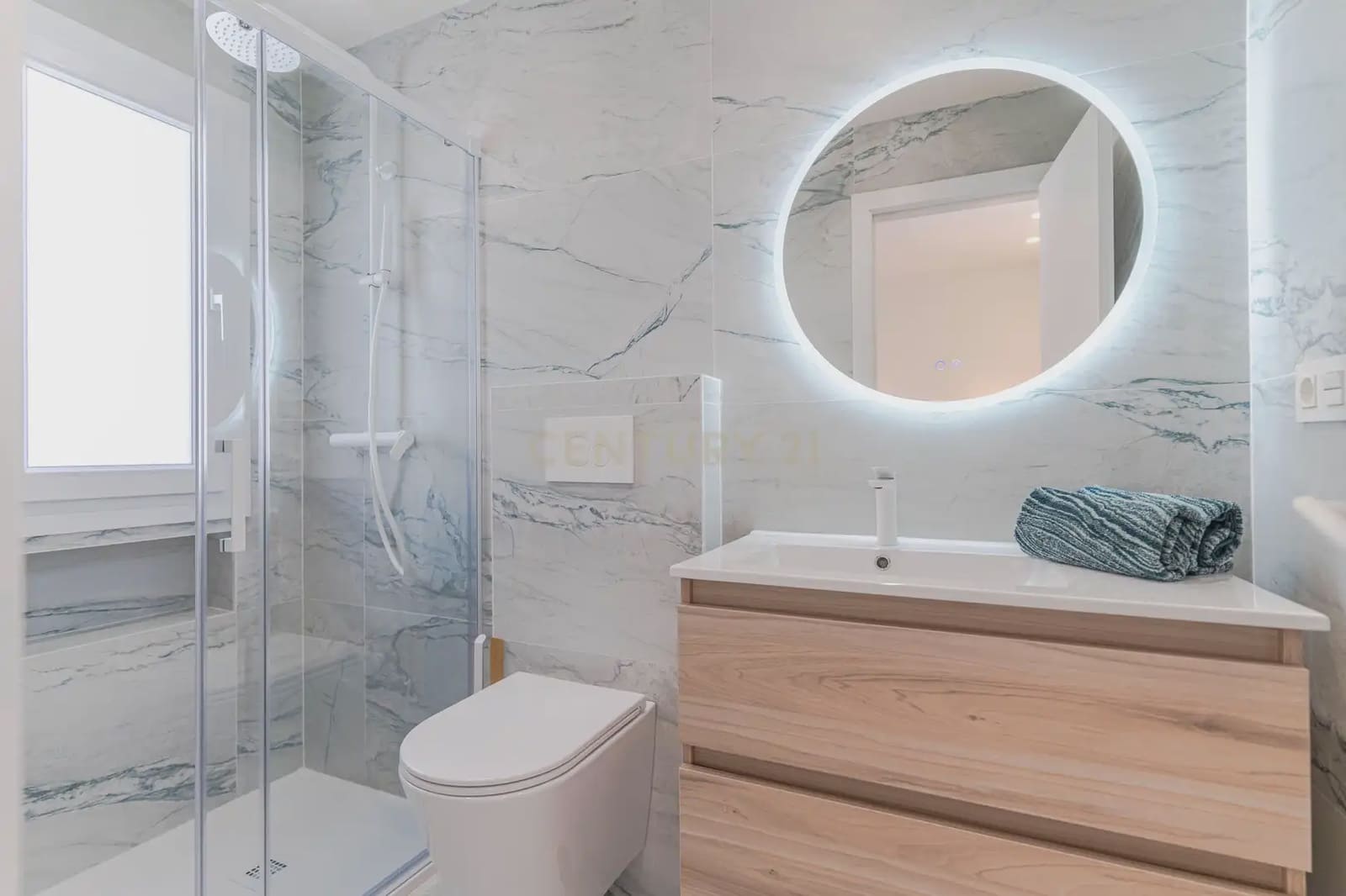 3 soverom Villa til leie i La Zubia med svømmebasseng garasje - € 3 300 (Ref: 9752519)