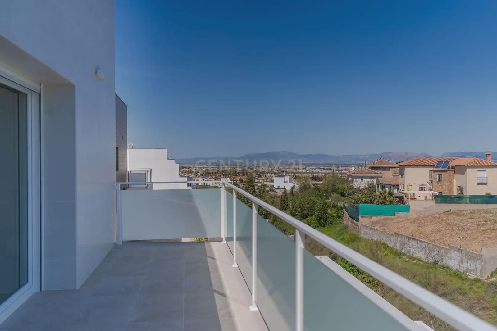 3 soverom Villa til leie i La Zubia med svømmebasseng garasje - € 3 300 (Ref: 9752519)