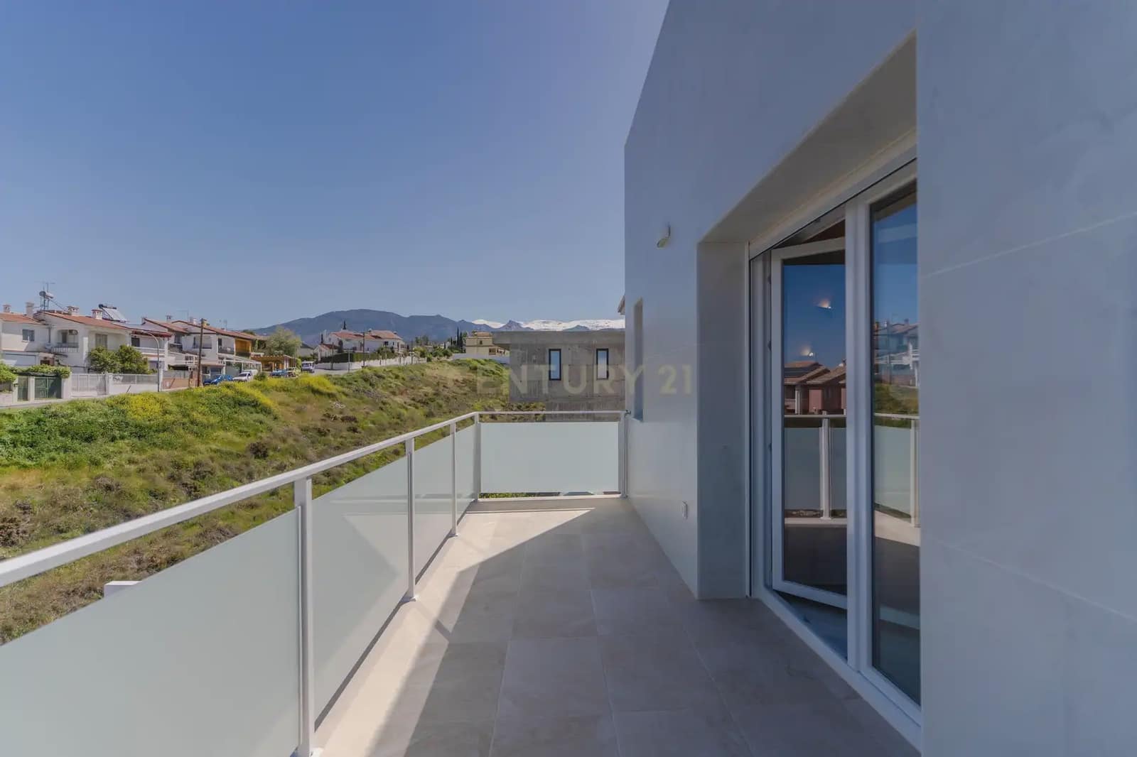 3 soverom Villa til leie i La Zubia med svømmebasseng garasje - € 3 300 (Ref: 9752519)