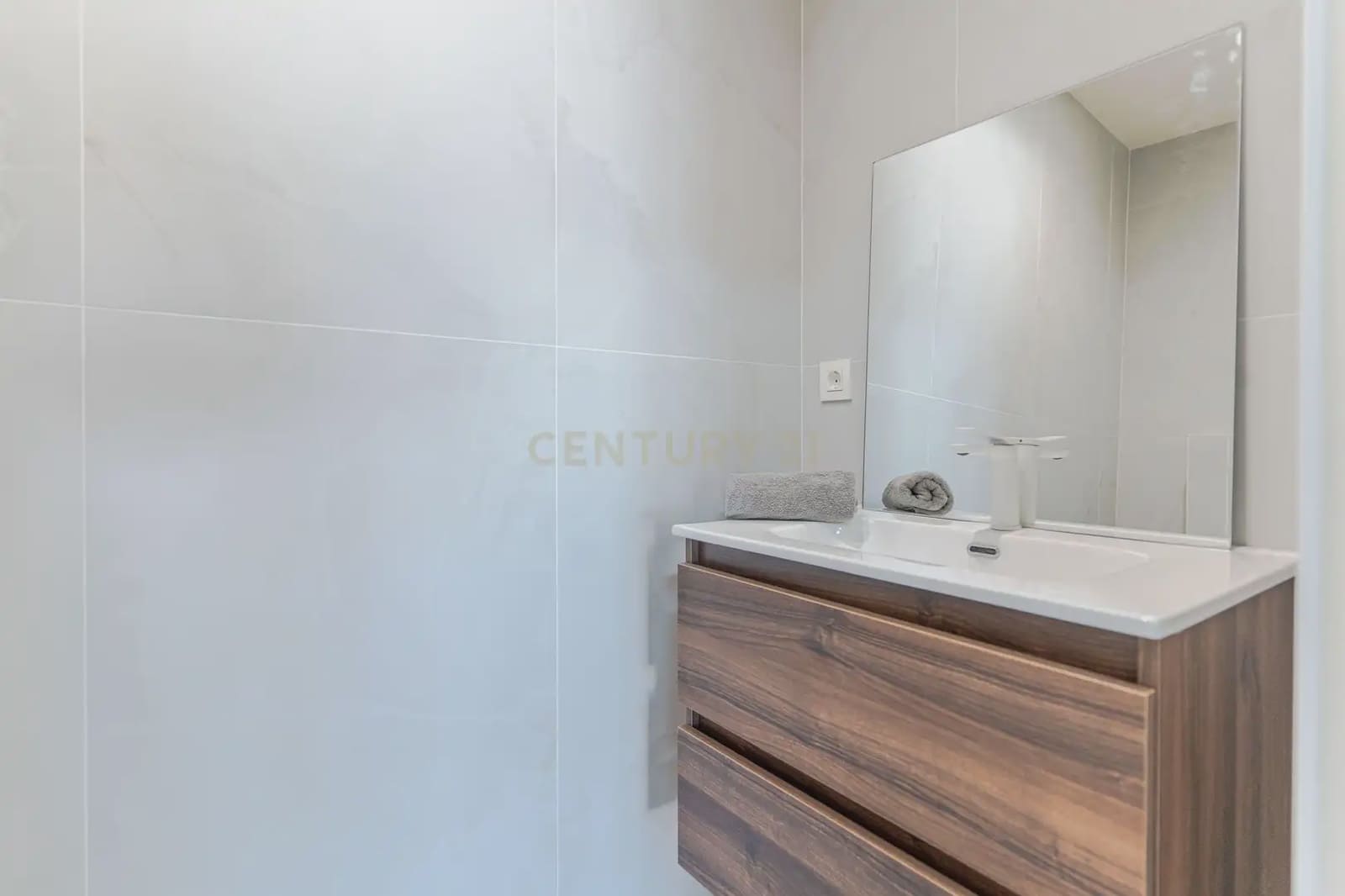 3 soverom Villa til leie i La Zubia med svømmebasseng garasje - € 3 300 (Ref: 9752519)