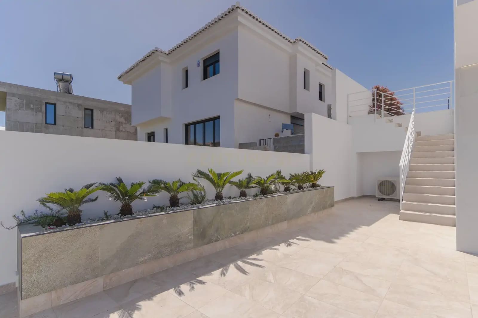 3 soverom Villa til leie i La Zubia med svømmebasseng garasje - € 3 300 (Ref: 9752519)