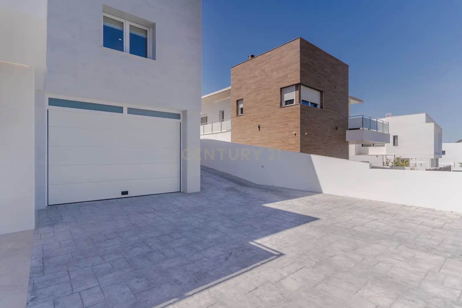 3 soverom Villa til leie i La Zubia med svømmebasseng garasje - € 3 300 (Ref: 9752519)