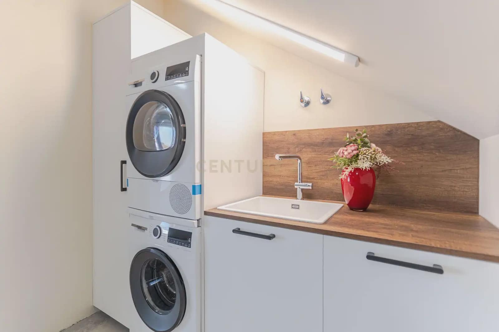 3 soverom Villa til leie i La Zubia med svømmebasseng garasje - € 3 300 (Ref: 9752519)