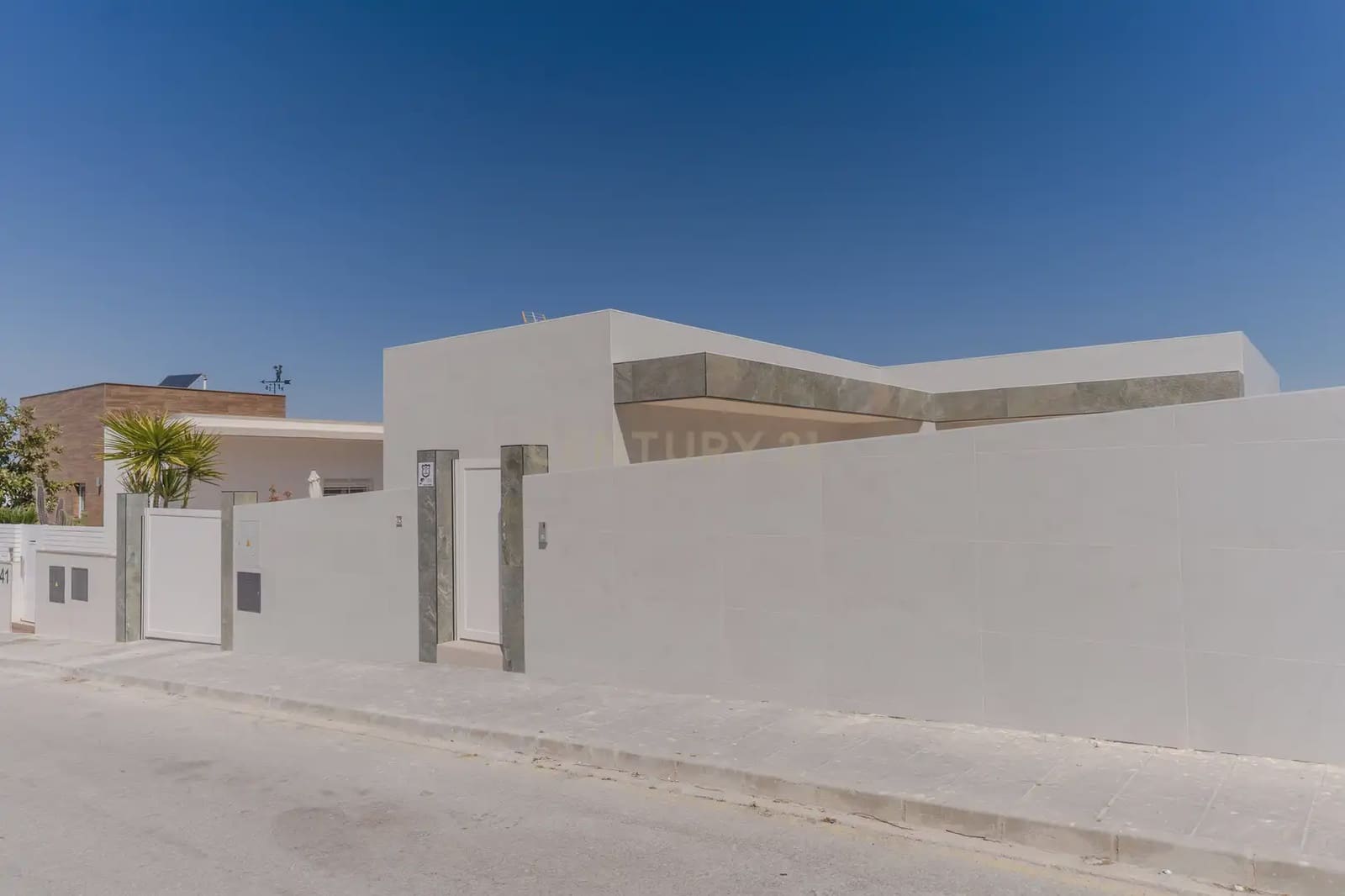 3 soverom Villa til leie i La Zubia med svømmebasseng garasje - € 3 300 (Ref: 9752519)