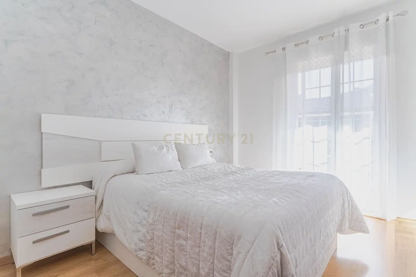 2 bedroom Flat for sale in Pinos Puente with garage - € 87,000 (Ref: 9756328)