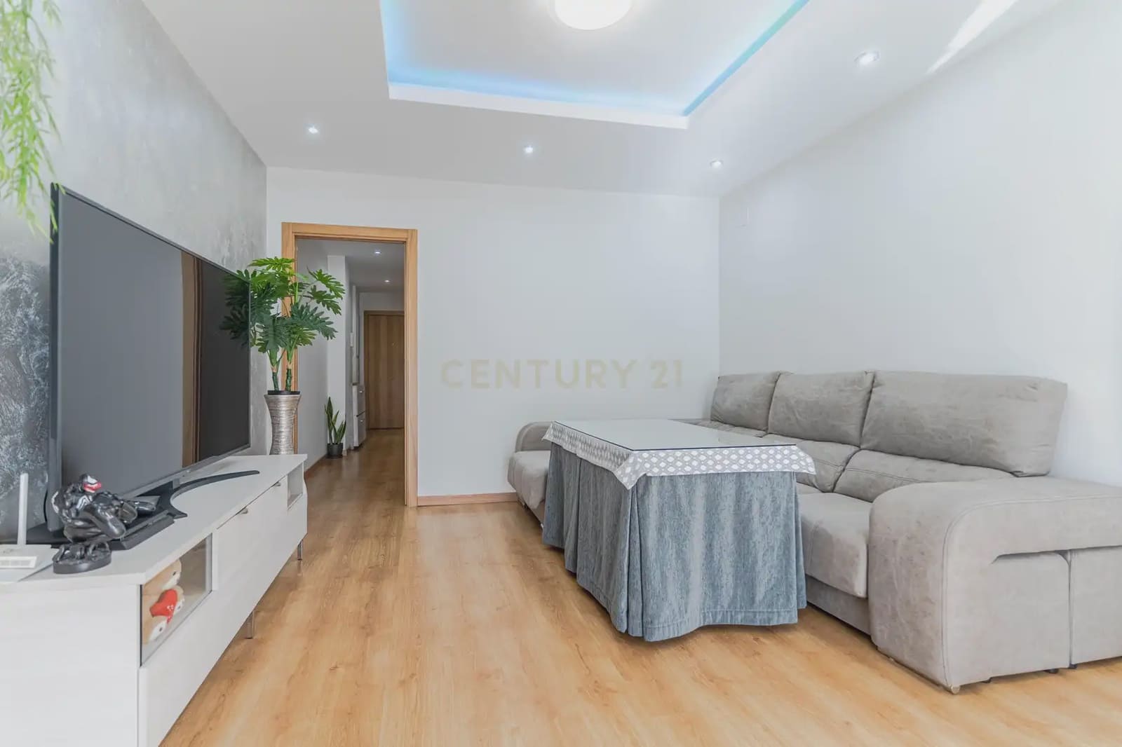 2 bedroom Flat for sale in Pinos Puente with garage - € 87,000 (Ref: 9756328)