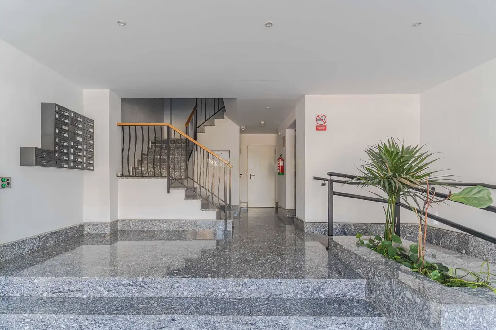 2 bedroom Flat for sale in Pinos Puente with garage - € 87,000 (Ref: 9756328)