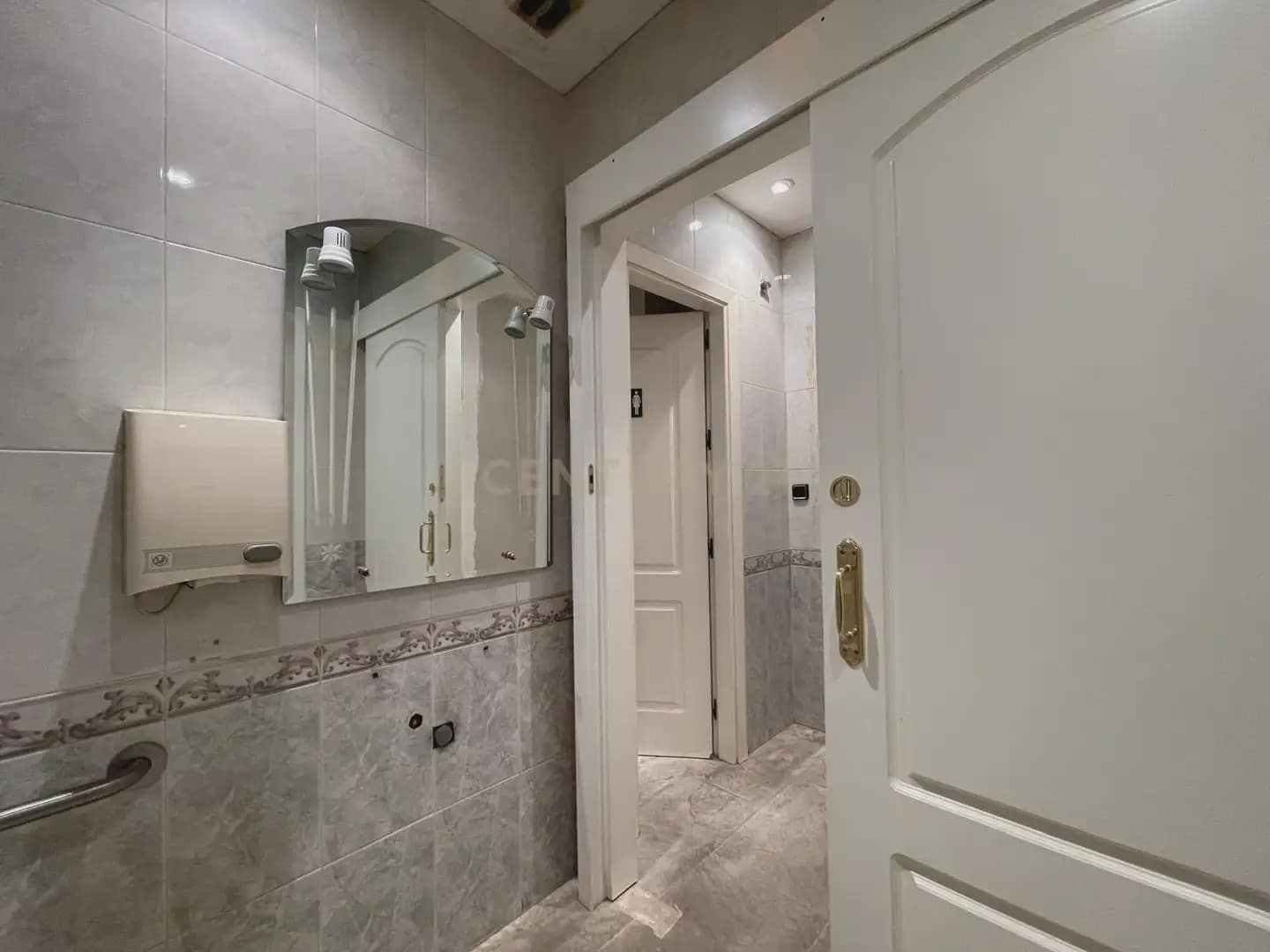 Komercyjne do wynajęcia w Guadix - 1 000 € (Ref: 9758155)