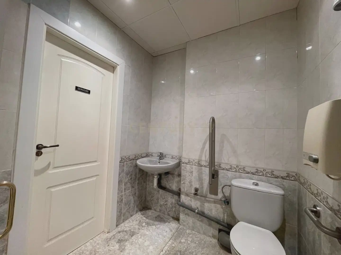 Komercyjne do wynajęcia w Guadix - 1 000 € (Ref: 9758155)