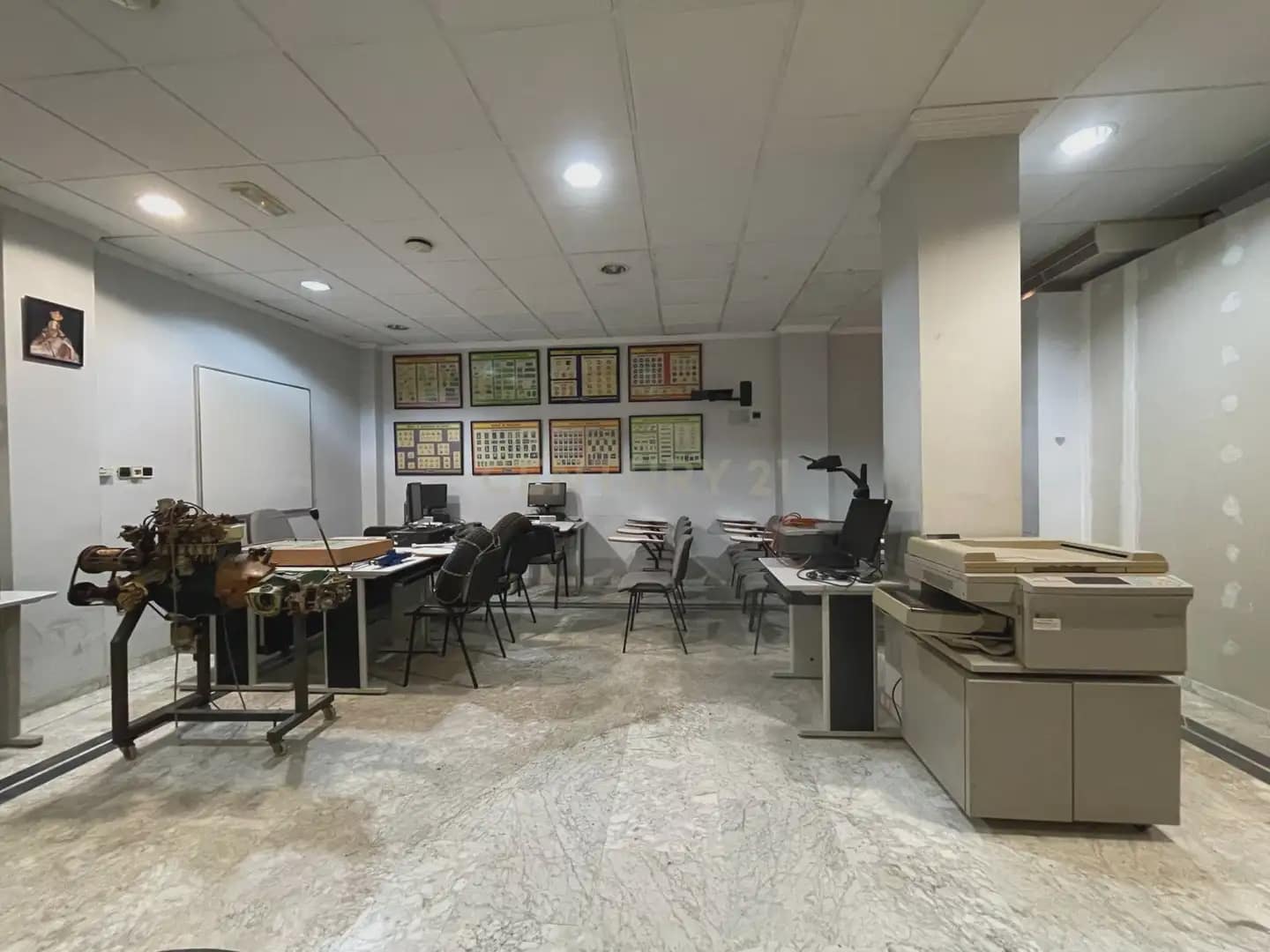 Komercyjne do wynajęcia w Guadix - 1 000 € (Ref: 9758155)