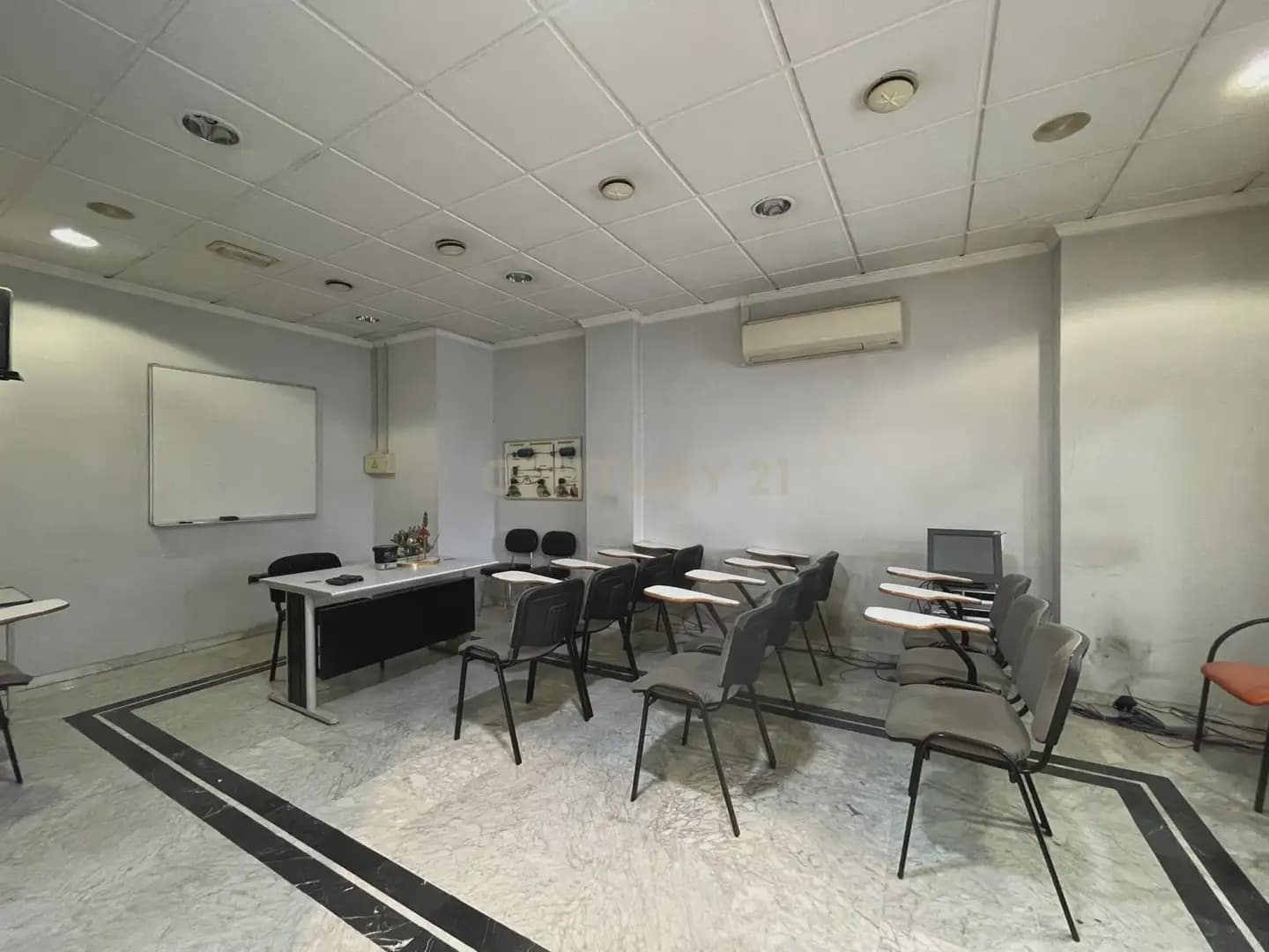 Komercyjne do wynajęcia w Guadix - 1 000 € (Ref: 9758155)