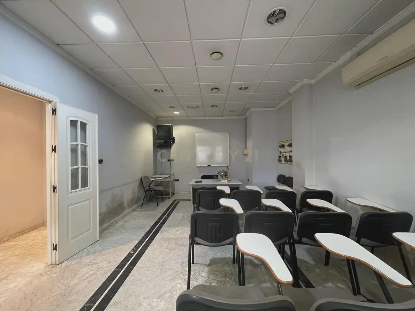 Komercyjne do wynajęcia w Guadix - 1 000 € (Ref: 9758155)