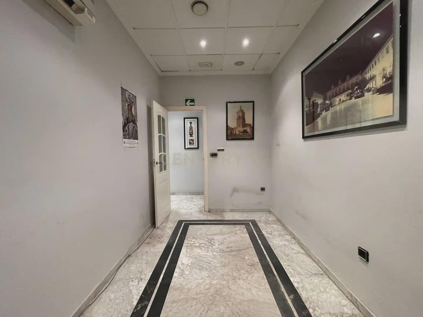 Komercyjne do wynajęcia w Guadix - 1 000 € (Ref: 9758155)