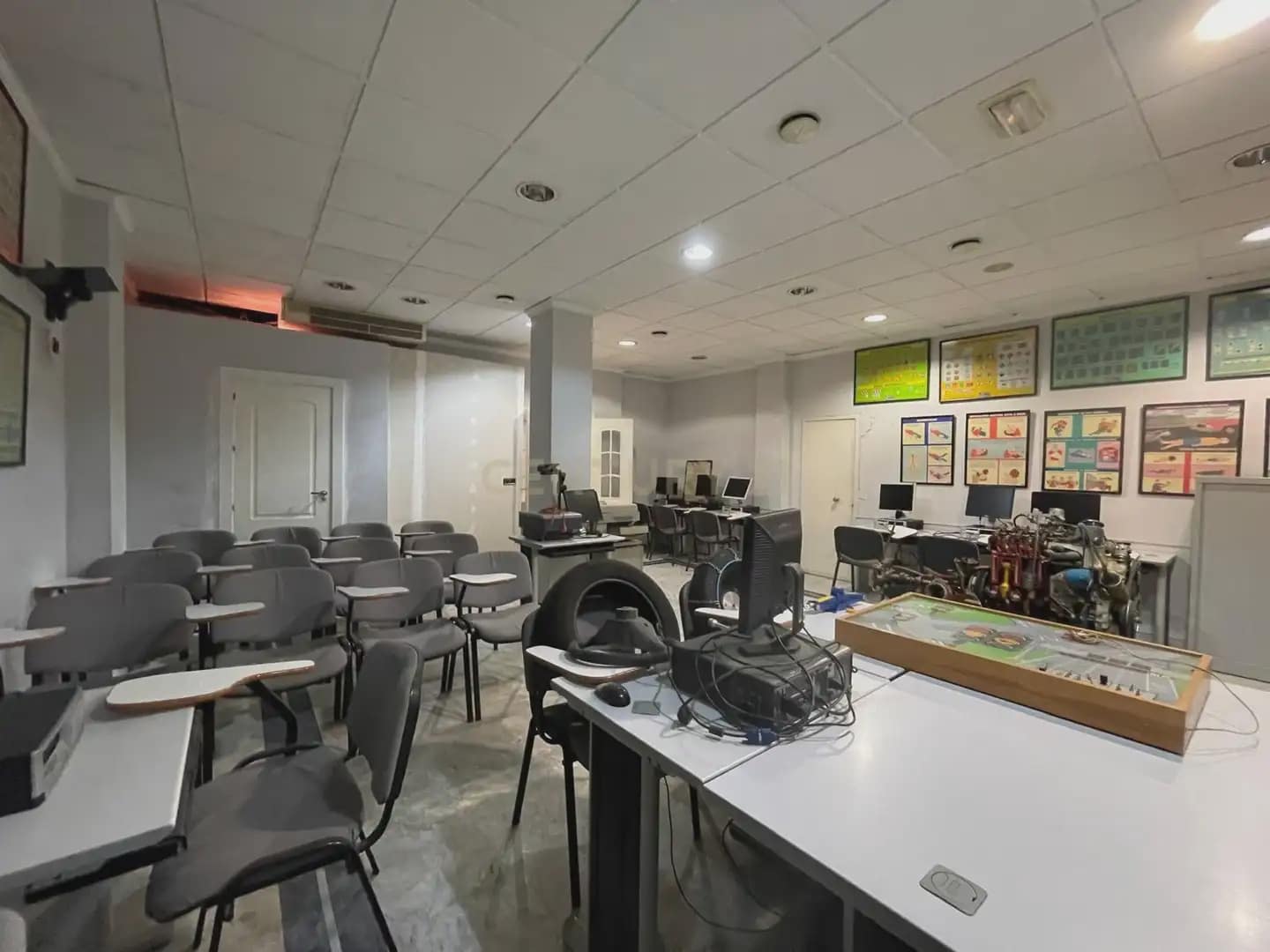 Komercyjne do wynajęcia w Guadix - 1 000 € (Ref: 9758155)