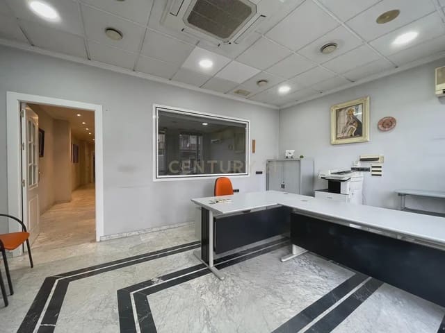 Komercyjne do wynajęcia w Guadix - 1 000 € (Ref: 9758155)