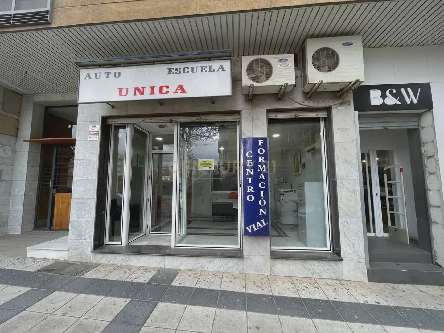 Komercyjne do wynajęcia w Guadix - 1 000 € (Ref: 9758155)