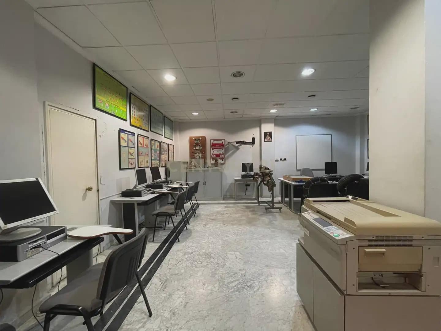 Komercyjne do wynajęcia w Guadix - 1 000 € (Ref: 9758155)