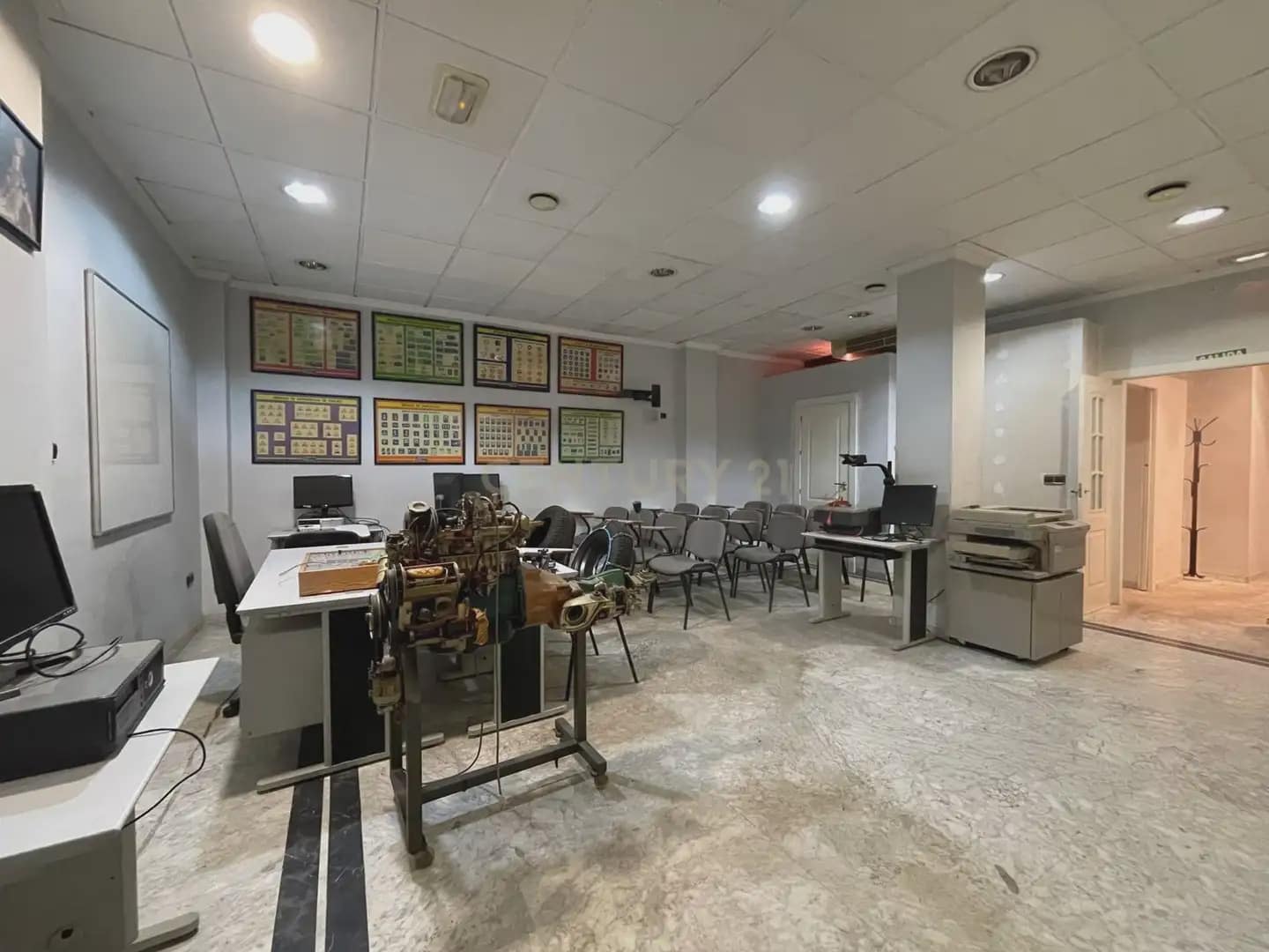 Komercyjne do wynajęcia w Guadix - 1 000 € (Ref: 9758155)