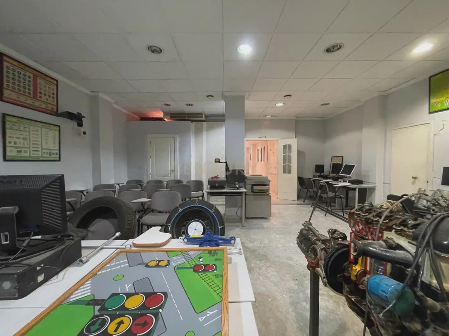 Komercyjne do wynajęcia w Guadix - 1 000 € (Ref: 9758155)