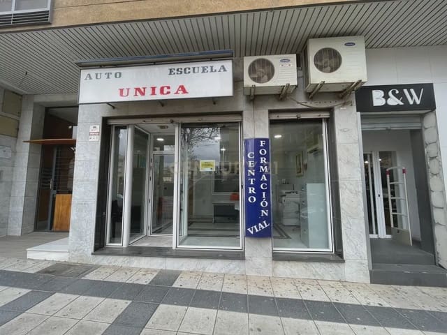 Komercyjne do wynajęcia w Guadix - 1 000 € (Ref: 9758155)