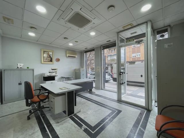 Komercyjne do wynajęcia w Guadix - 1 000 € (Ref: 9758155)