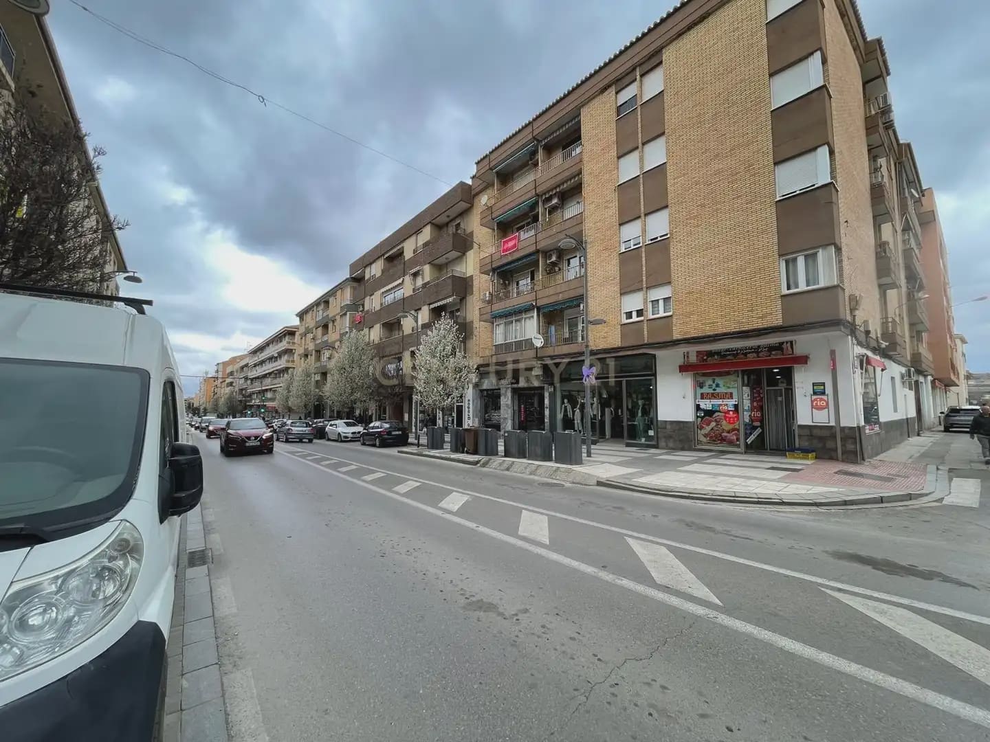 Komercyjne do wynajęcia w Guadix - 1 000 € (Ref: 9758155)