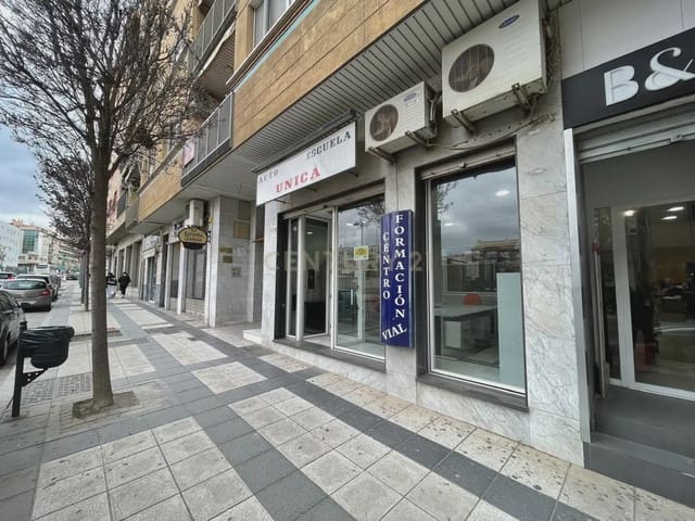 Komercyjne do wynajęcia w Guadix - 1 000 € (Ref: 9758155)